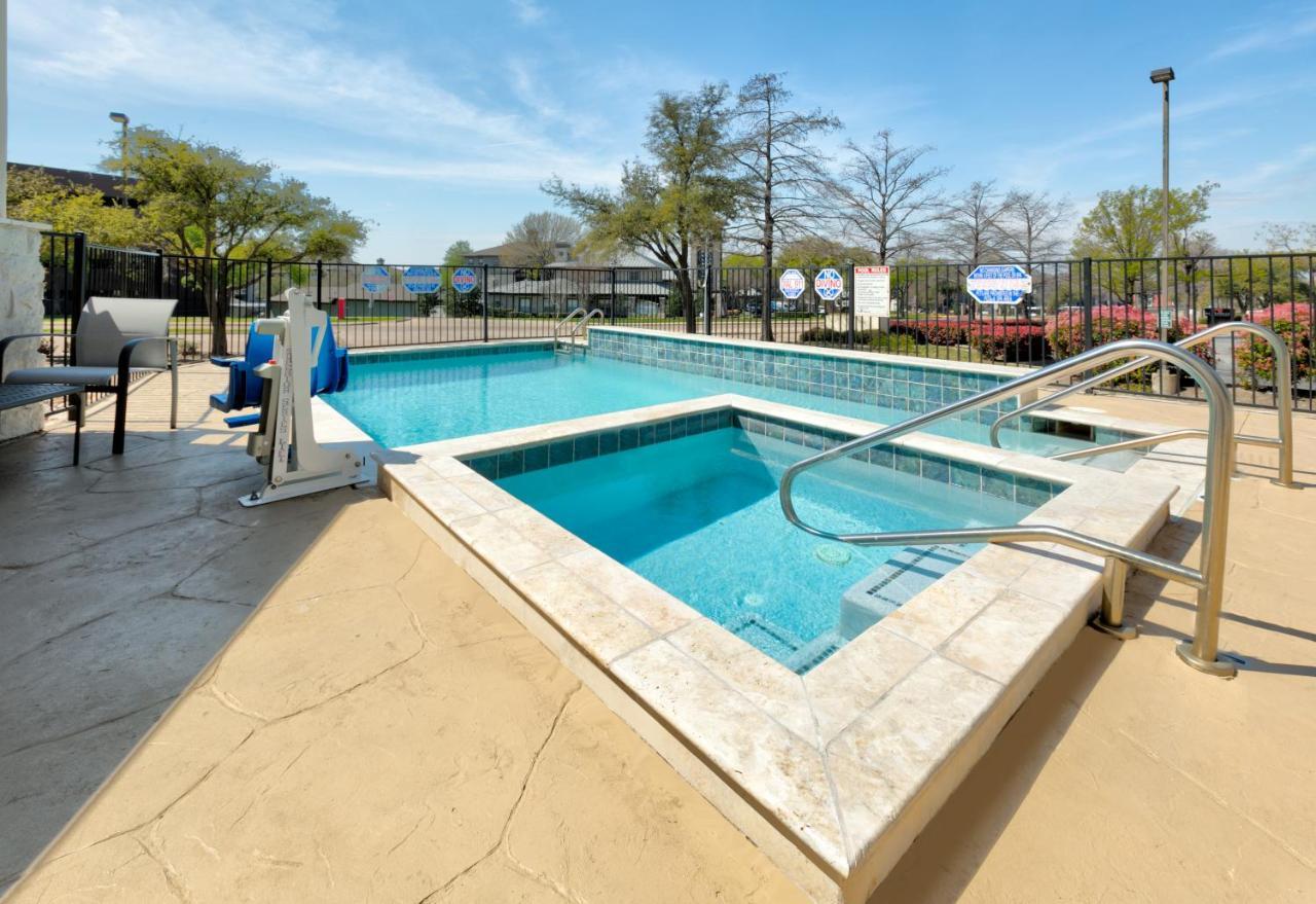 Holiday Inn Express & Suites - Dallas Park Central Northeast By Ihg Eksteriør billede